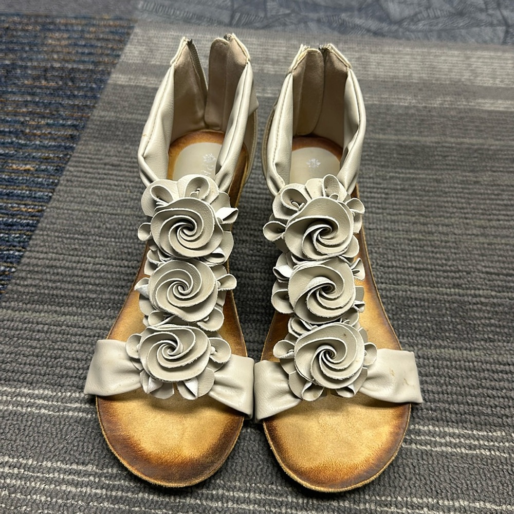 Flower sandals